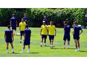Fenerbahçe Yeni Sezon Hazırlıklarını Sürdürdü