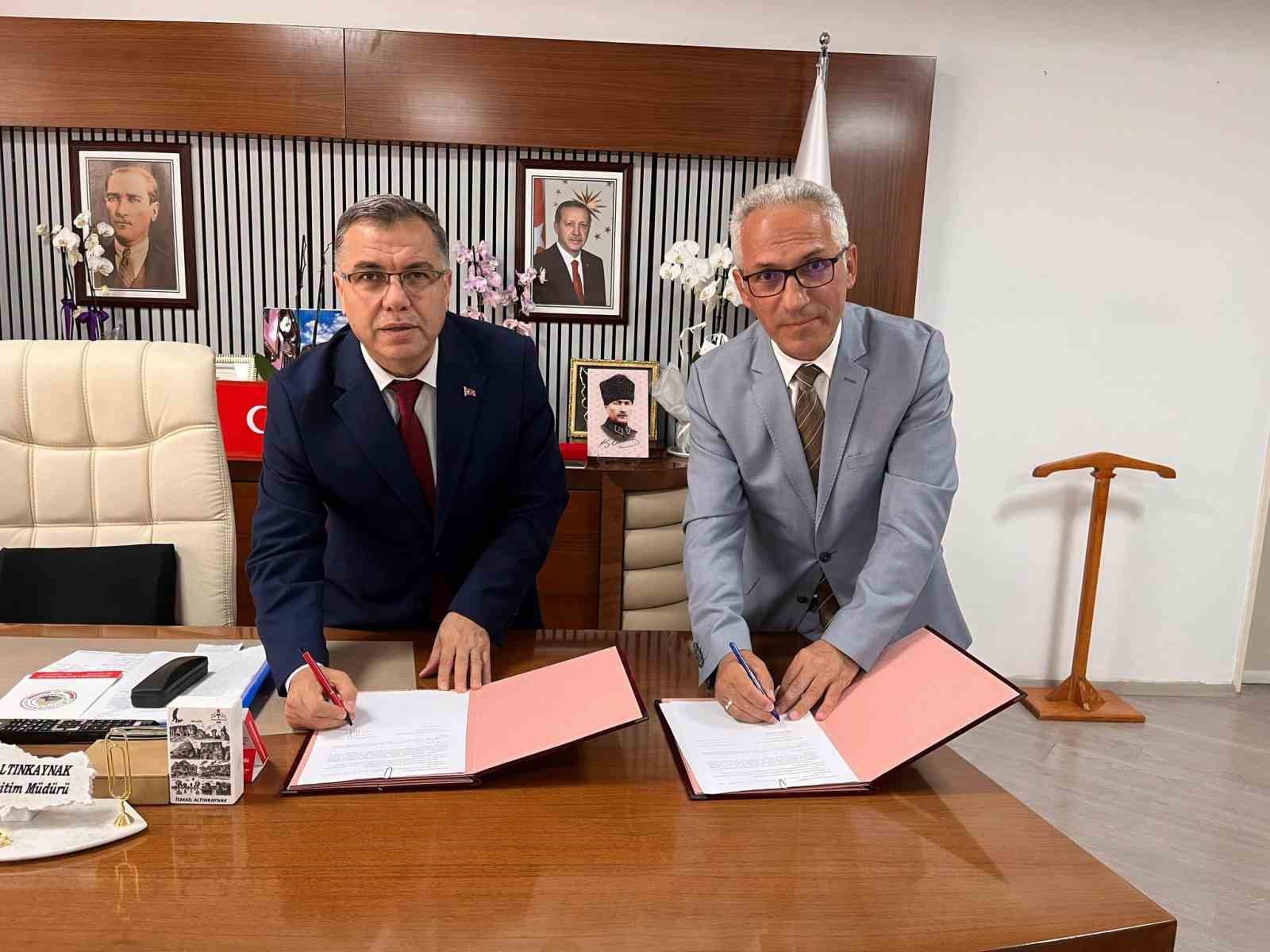 sehitliklerdeki-anitlarin-bakim-ve-onarimi-icin-protokol-imzalandi