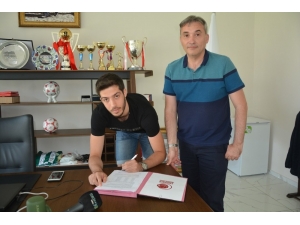 Manisa Bbsk’ya Potada 1.90’lık Oyun Kurucu