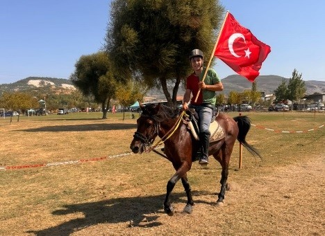 tavsanli-yi-temsil-eden-kuyumcu-isimli-at-rahvan-at-yarislarinda-sampiyon-oldu