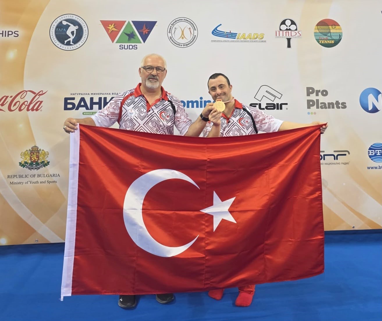 izmirli-sporcudan-tarihi-basari