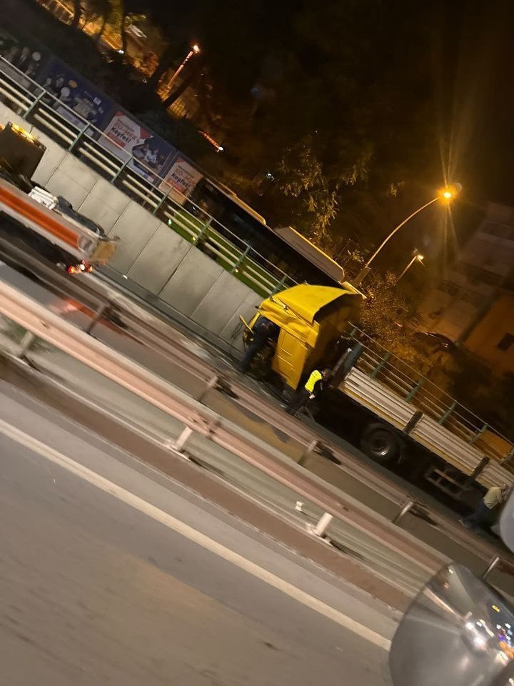 d-100-de-tir-duvara-carpti-surucu-yaralandi