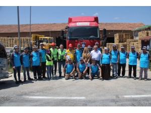 21 Yaşındaki Müdire Başarısıyla Takdir Topluyor