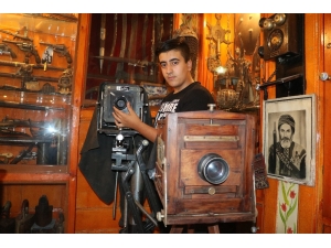 Tarihe Tanıklık Eden Fotoğraf Makinelerini Müzesinde Sergiliyor