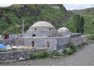 Kars’ta Tarihi Hamamların Restorasyonu Devam Ediyor
