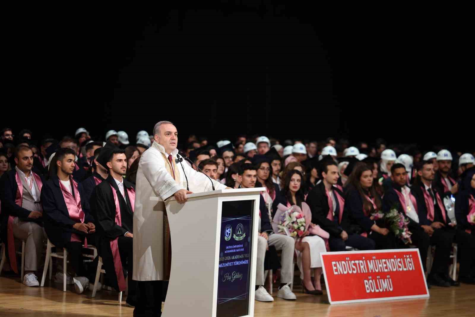 eru-de-702-muhendis-mezun-oldu