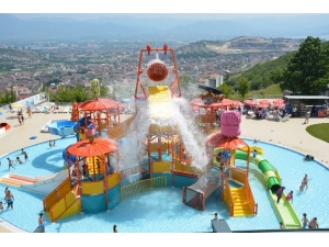 Vatandaşlar Aquaparka Akın Ediyor
