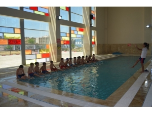 Başkan Şirin’den Çocuklara Havuz Jesti