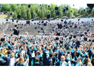 Saü İşletme, Turizm Ve Hukuk Fakültelerinde Mezuniyet Coşkusu