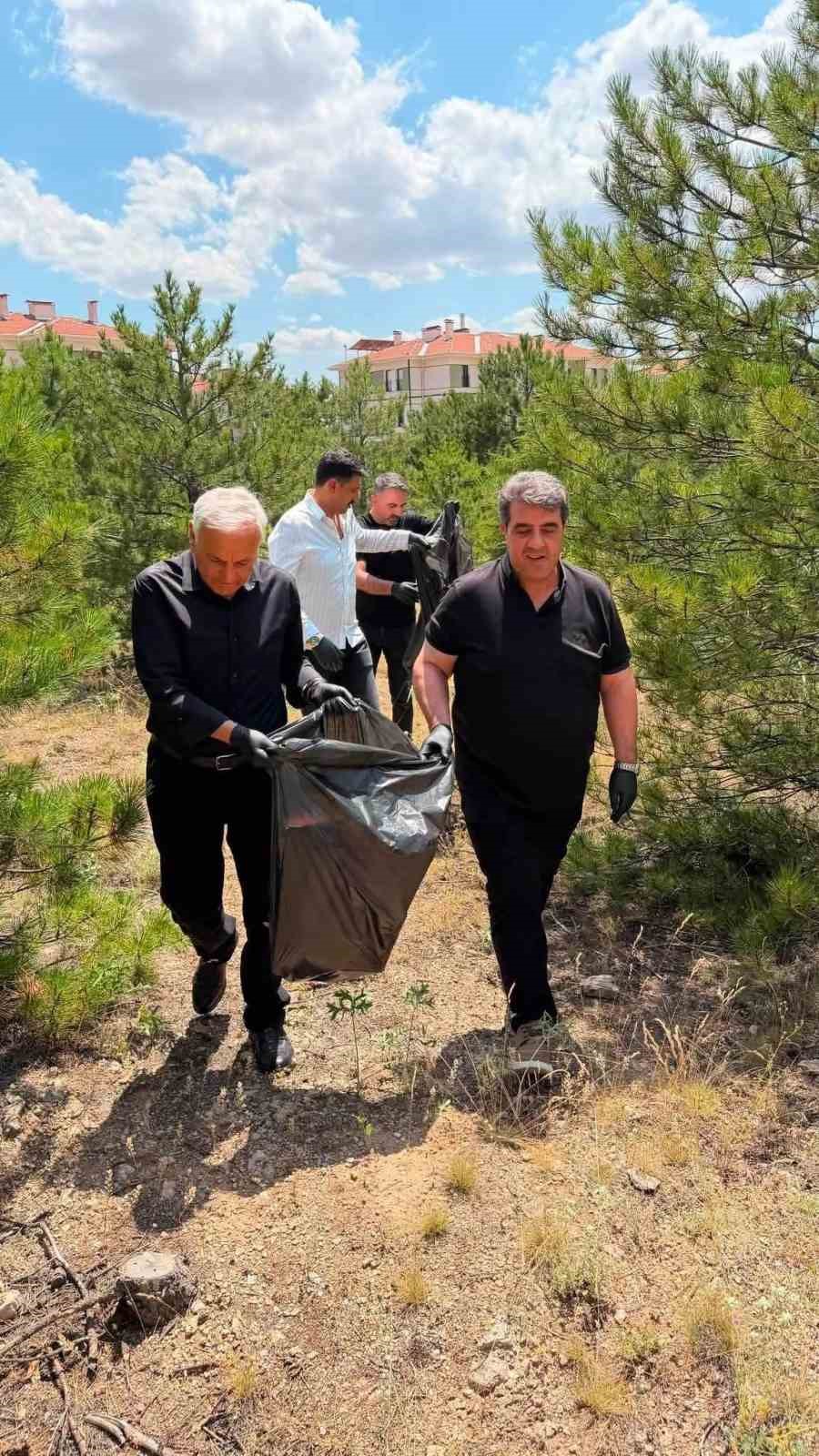 anahtar-parti-kirsehir-teskilati-orman-temizligi-seferberligine-katildi