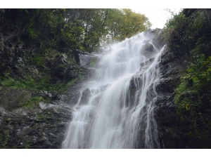 Kurşunlu Şelalesi Görenleri Büyülüyor