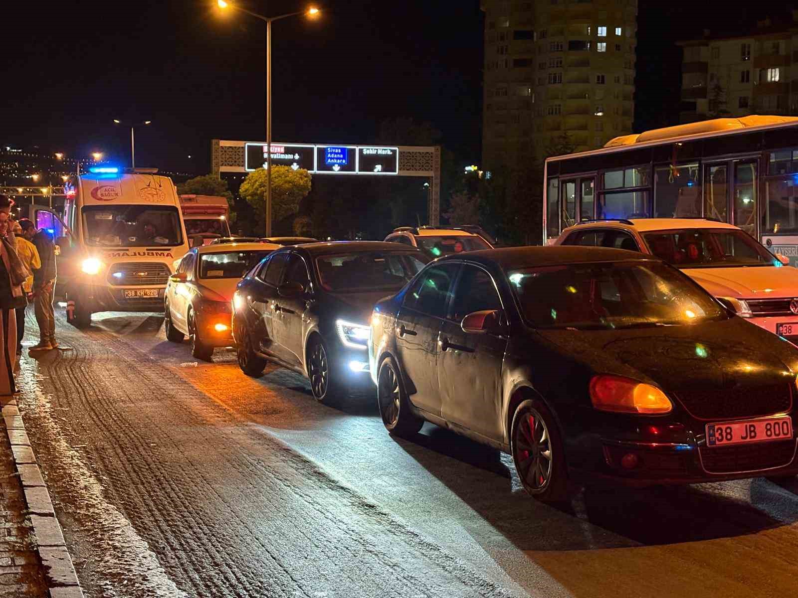 kayseri-de-3-otomobil-carpisti-1-yarali