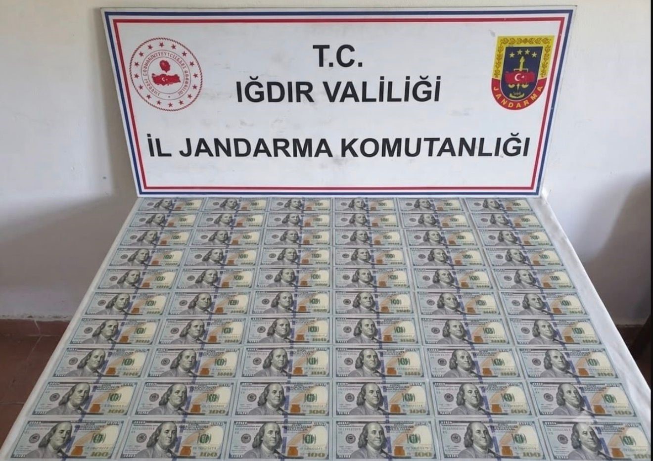 igdir-da-10-bin-dolar-degerinde-sahte-banknot-ele-gecirildi