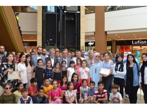 Gençlik Merkezi Kursiyerleri Resimlerini Piazza’da Sergiliyor