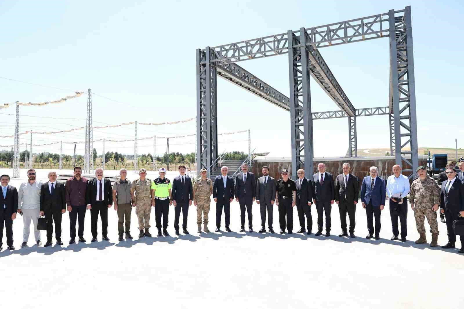 bakan-yardimcisi-celik-malazgirt-zaferi-etkinliklerinin-yapilacagi-alani-inceledi