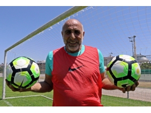 ’Kova’ Lakaplı Yaşar Duran’dan 32 Yıl Sonra 0-8’lik İngiltere Maçı İtirafı: "Belki İlk Golde Biraz Hatam Var"