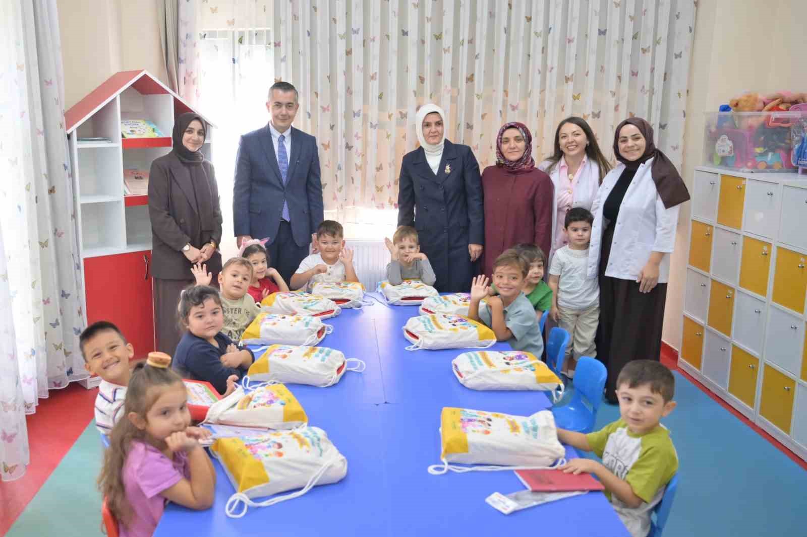 esenyurt-belediye-baskan-vekili-can-aksoy-okullarin-ilk-gununde-ogrencileri-yalniz-birakmadi