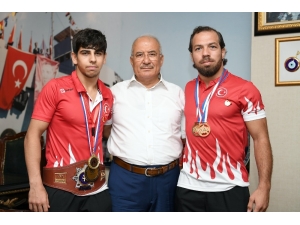 Dünya Şampiyonu Güreşçiler Mersin’de