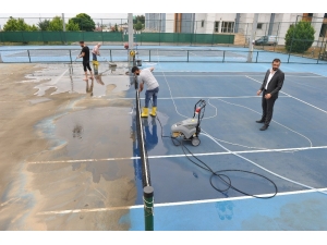 Tenis Kortlarında Yaz Temizliği