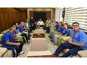 Kupa Sevincini Başkan Çerçi İle Paylaştılar