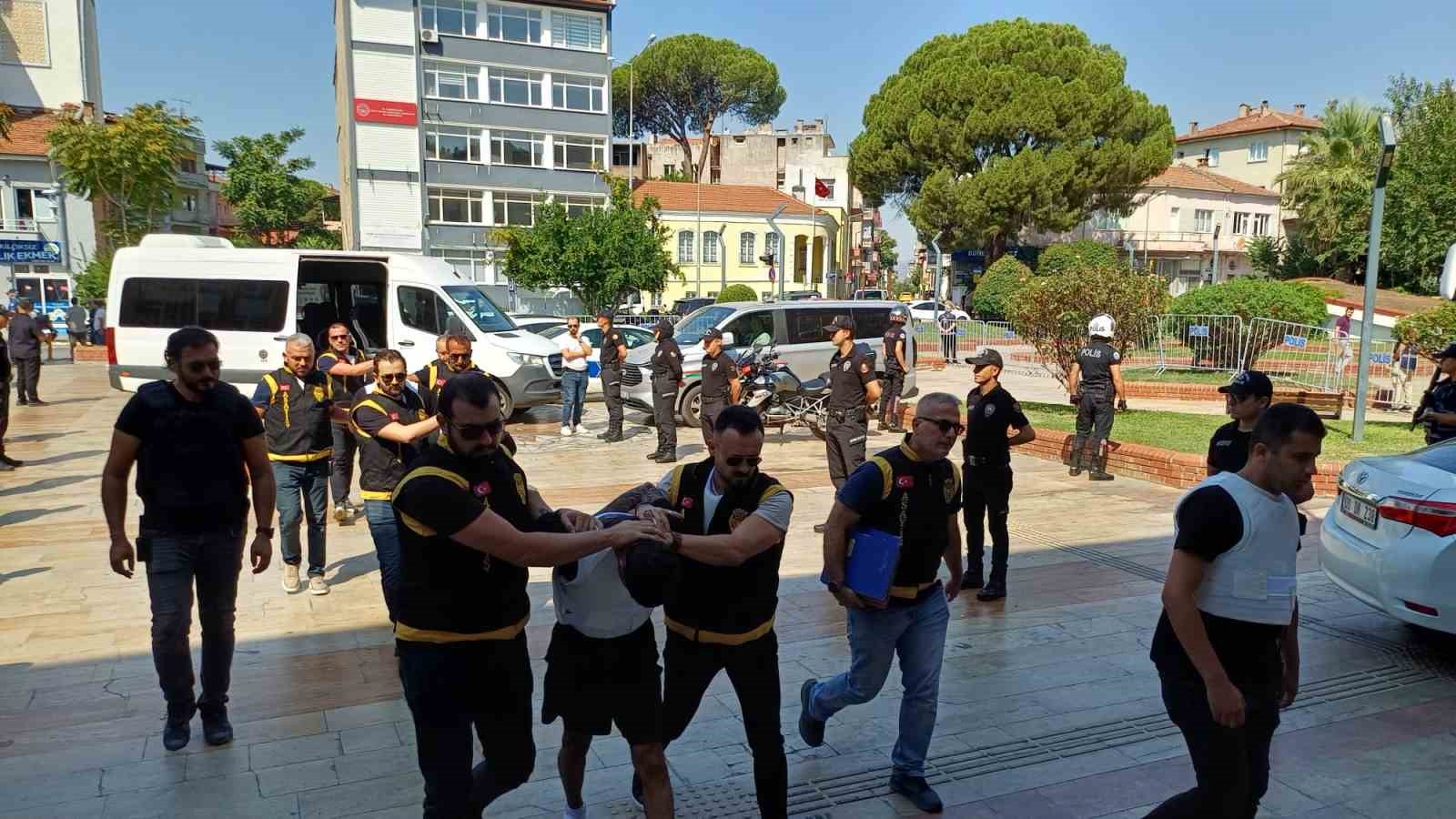 aydin-daki-telefoncu-cinayetinde-4-supheli-adliyeye-getirildi
