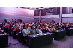 İstanbul’da Canlı Cerrahi İle Doktorlara Göz Ameliyatları Eğitimi Verildi