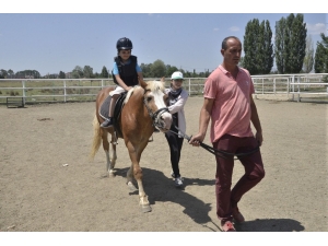 Adaptif Binicilik Programı Sürüyor