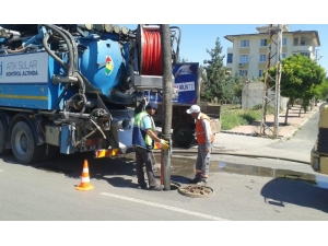 Kanalizasyon Hatlarının Temizliği Yapılmaya Başlandı