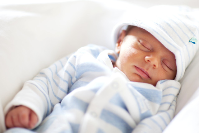 Anne Babalar Nüfus Müdürlüklerini Dolaşmayacak, Yeni Doğan Bebeğin Kimliği Artık Eve Gelecek