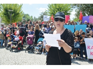 Uşaklı Kadınlar Çocuk İstismarlarını Protesto Etti
