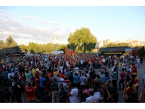 Kayserispor Yeni Transferlerini Taraftara Tanıttı