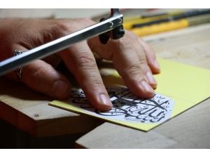 Hat Ve Naht Sanatını Birleştiren Adanalı Hezarfen, Sanatını Dünyaya Tanıtıyor