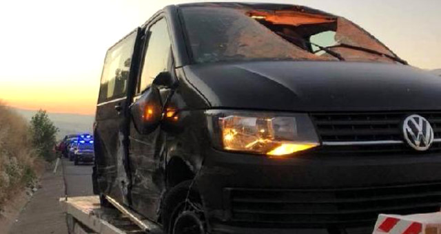 Tir'dan Kopan Tekerlek Karşı Şeritteki Minibüsün İçine Girdi: 1 Ölü, 4 Yaralı
