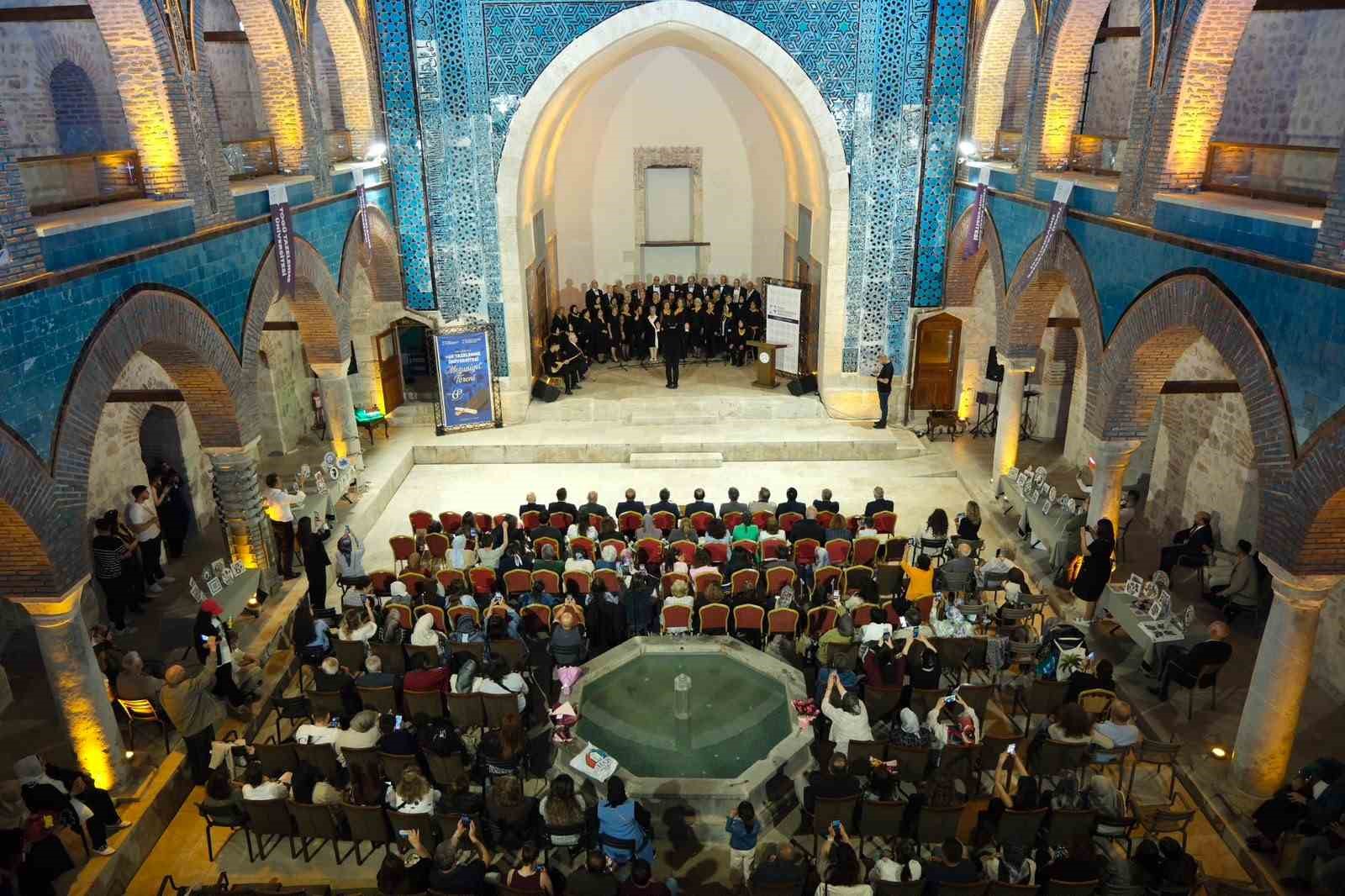 togu-tazelenme-universitesi-nde-60-yas-ustu-ogrenciler-kep-atti