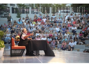 Metin Akpınar Mersin’de Hayranlarıyla Buluştu