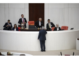 Chp’li Milletvekili Dördüncü Denemede Yemin Edebildi