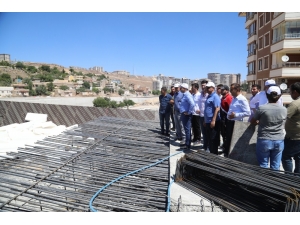 Çiftçi Yapılan Çalışmaları İnceledi