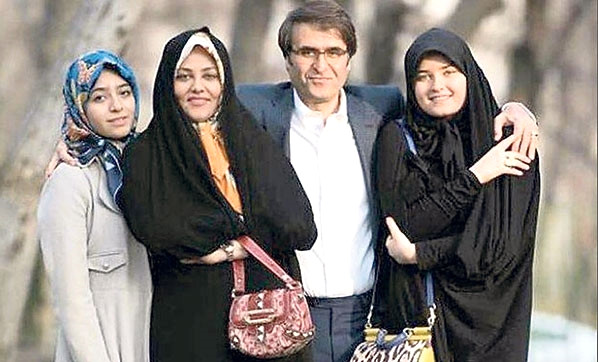 Ayetullah Humeyni'nin Torununun Ailesiyle Çektirdiği Fotoğraf İran'ı Karıştırdı