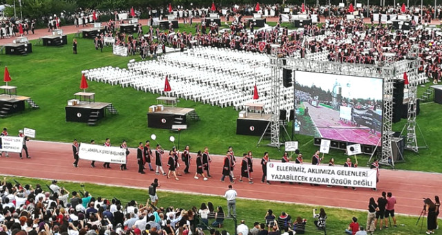 Odtü Mezuniyet Töreninde Erdoğan'a Hakaret Pankartı Taşıyan 3 Kişiye Gözaltı
