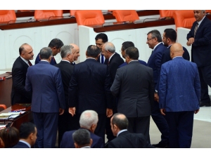 Kılıçdaroğlu Ve Bahçeli Tbmm’de Sohbet Etti