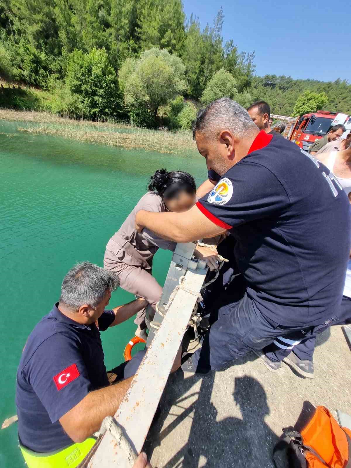 adana-da-kopruden-dusen-kadin-itfaiye-ekiplerince-kurtarildi