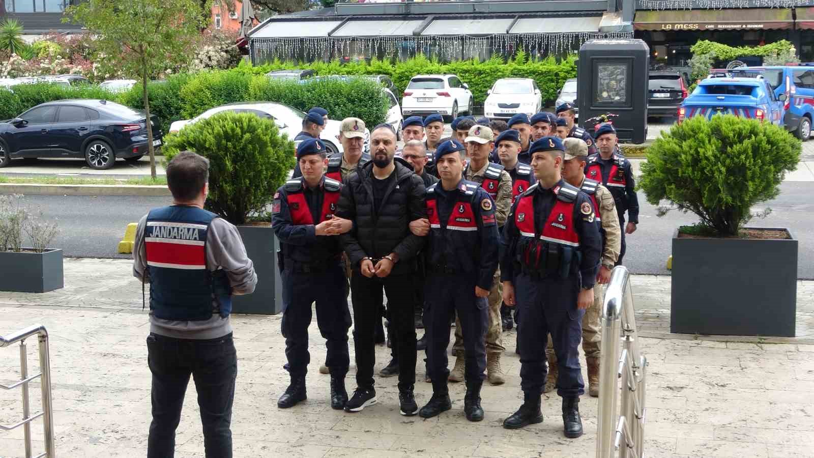 trabzon-merkezli-5-ilde-dolandiricilik-operasyonunda-gozaltina-alinan-12-kisi-adliyeye-cikartildi