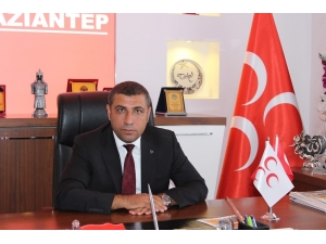 Yemin Ettikten Sonra Bahçeli’nin Elini Öptü