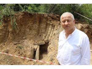 Belediyenin Yol Çalışmasında Bin 800 Yıllık Mezar Ortaya Çıktı