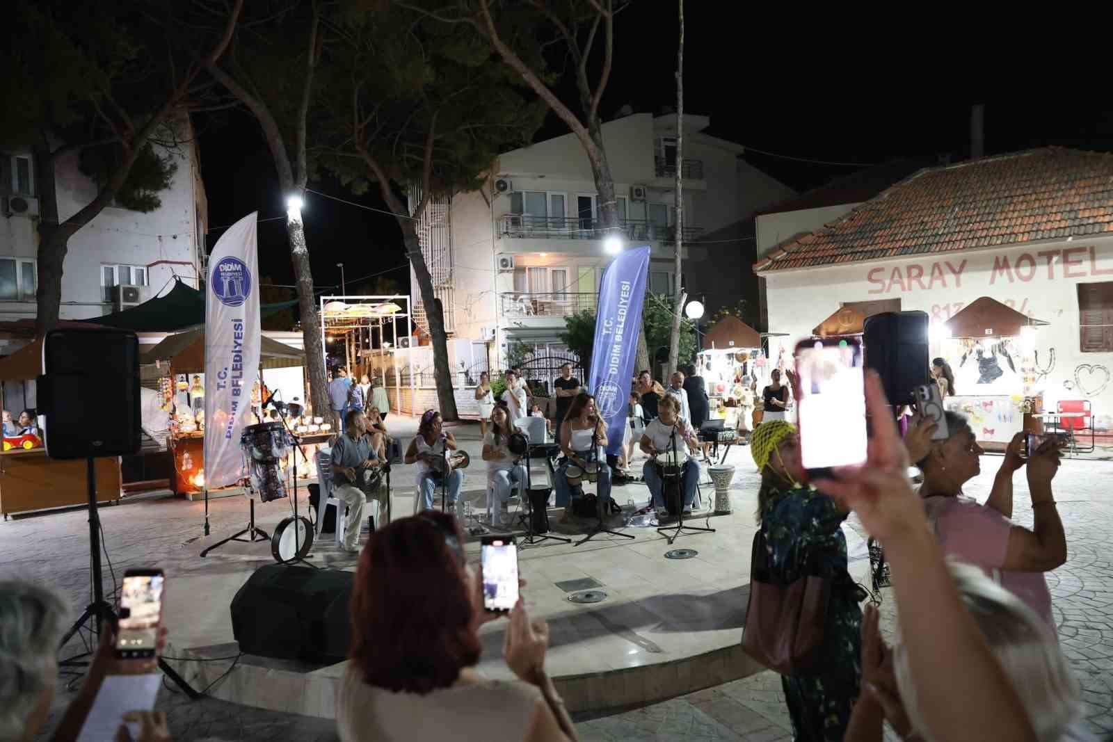 didim-belediyesi-altinkum-sanat-sokagi-nda-sanat-ve-dayanismayi-bulusturdu