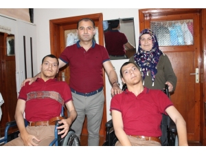 24 Yıl Engelli Çocuklarına Baktı Bir Kere ‘Of’ Demedi