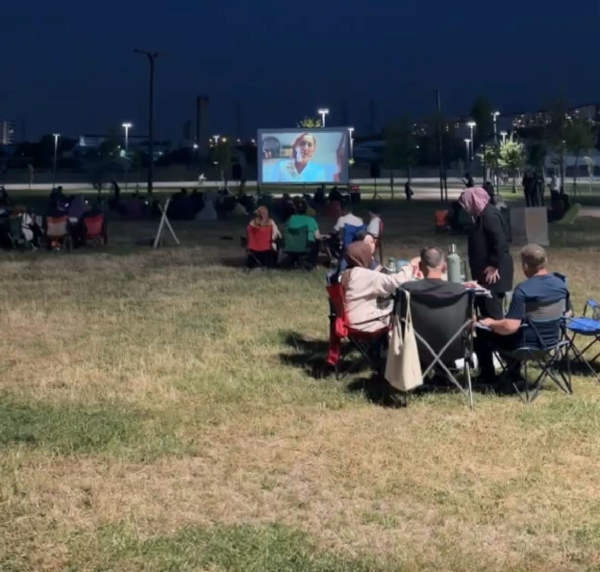 sincan-park-ta-yaz-etkinlikleri-acik-hava-sinemasiyla-basladi