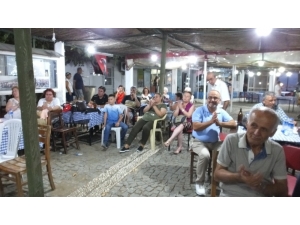 Edremit’te Şiir Ve Türkü Gecesi Sanatçı Ve Yazarları Buluşturdu