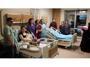 Biri Hristiyan Diğeri Müslüman İki Kadın Aynı Anda Doğum Yaptı