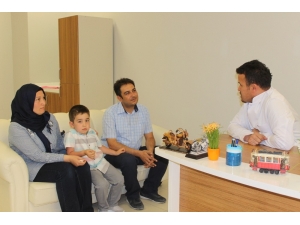 Van’da 4’üncü Kattan Düşen Çocuk Hayata Tutundu